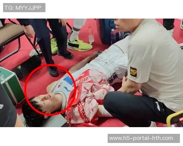 曾凡博高效贡献12分却因意外受伤被担架抬出送医祝早日康复